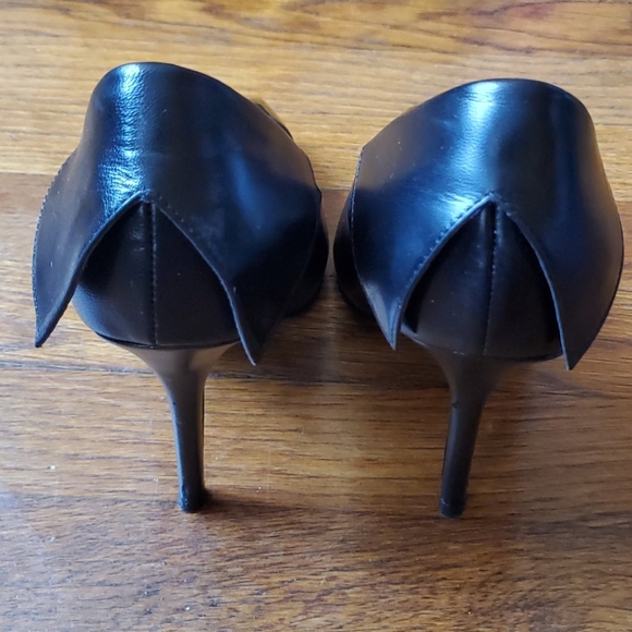 Fergie Podium Gold Cap Toe Pumps - Picture 4 of 8